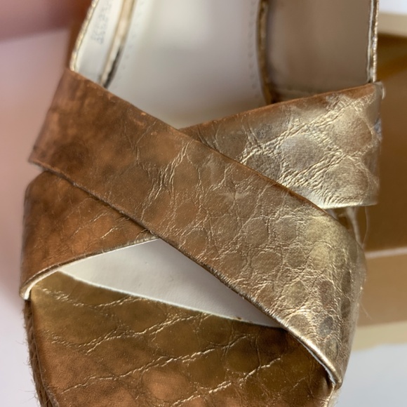 Sandals / wedges., size 7. Gold color. - Picture 4 of 10